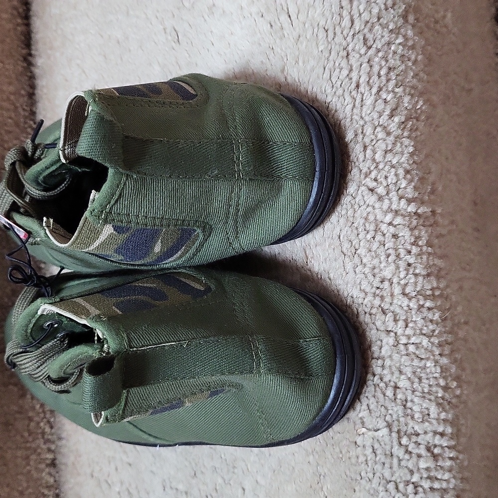 NWT! Army Green Lace-up Shoes! Size 9! - Picture 4 of 8
